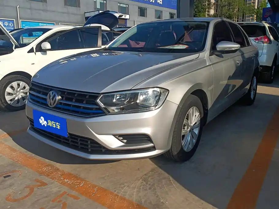 VOLKSWAGEN BORA 2016