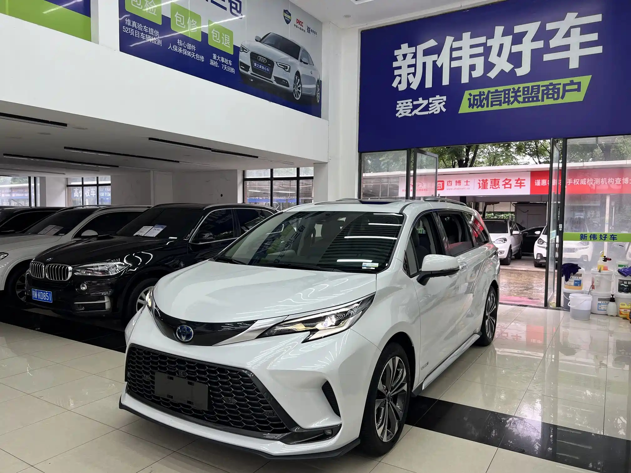 TOYOTA GRANVIA 2023