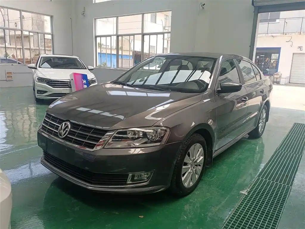 VOLKSWAGEN LAVIDA 2013
