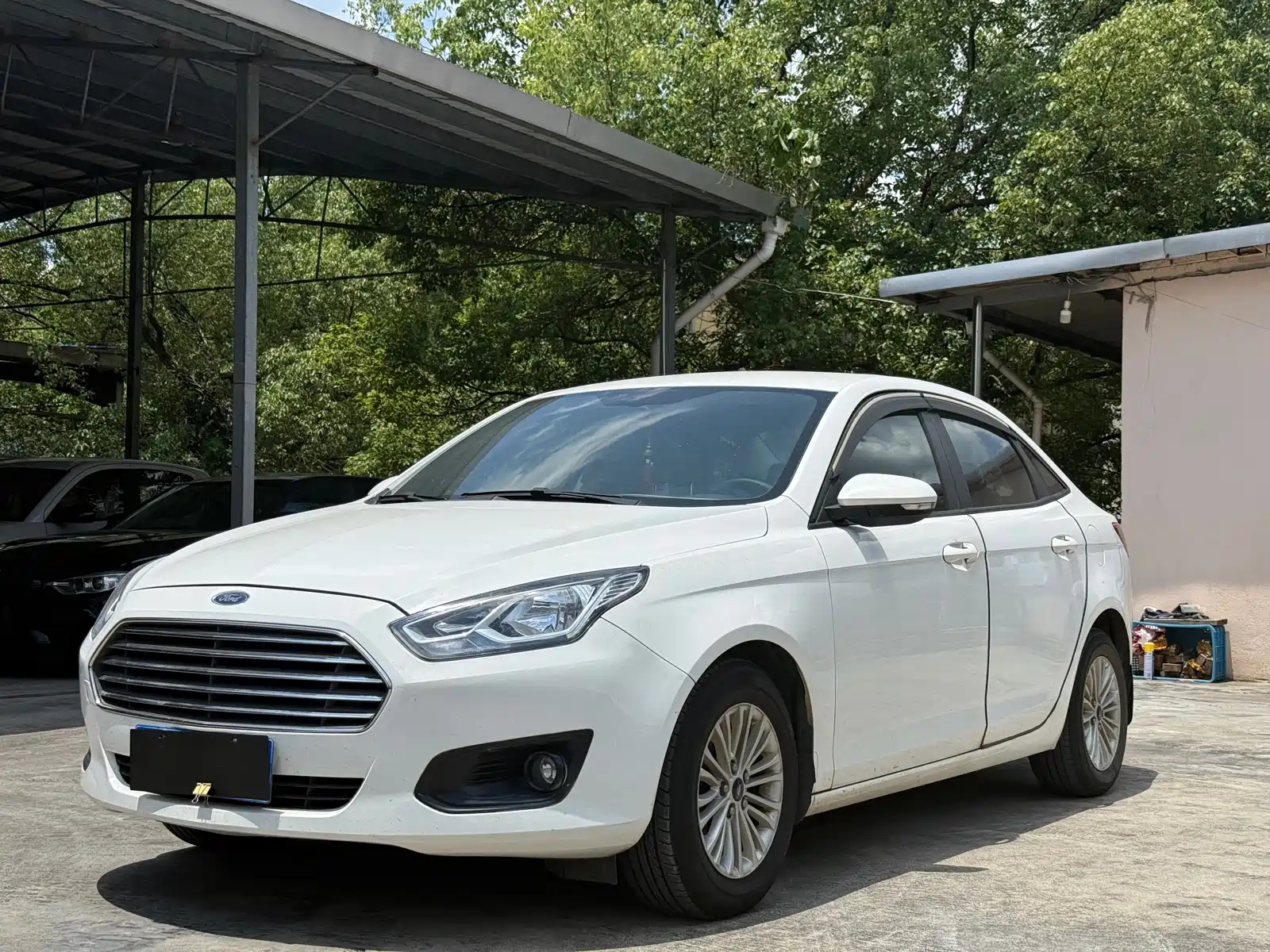 FORD ESCORT 2015