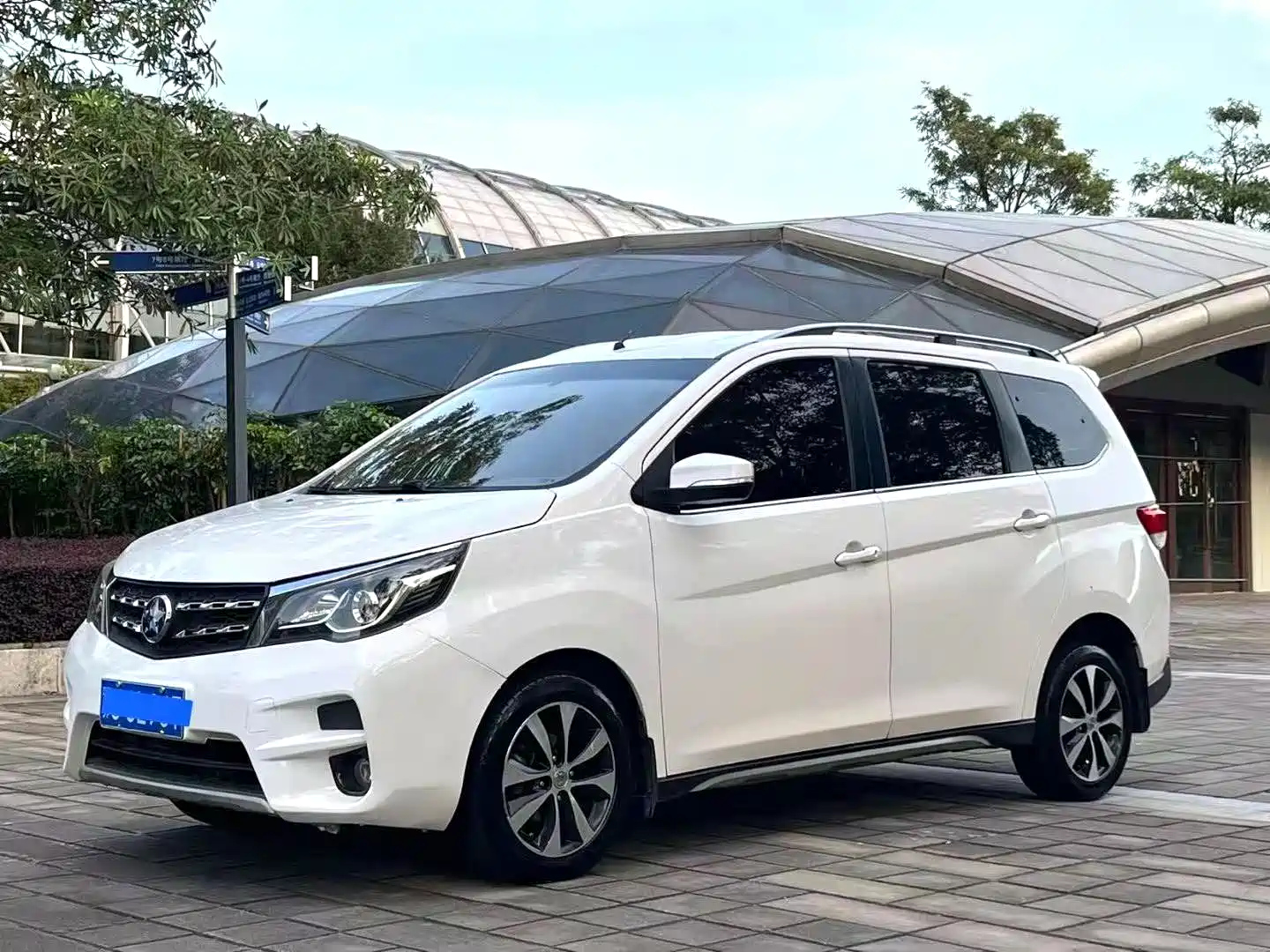 VENUCIA M50V 2017