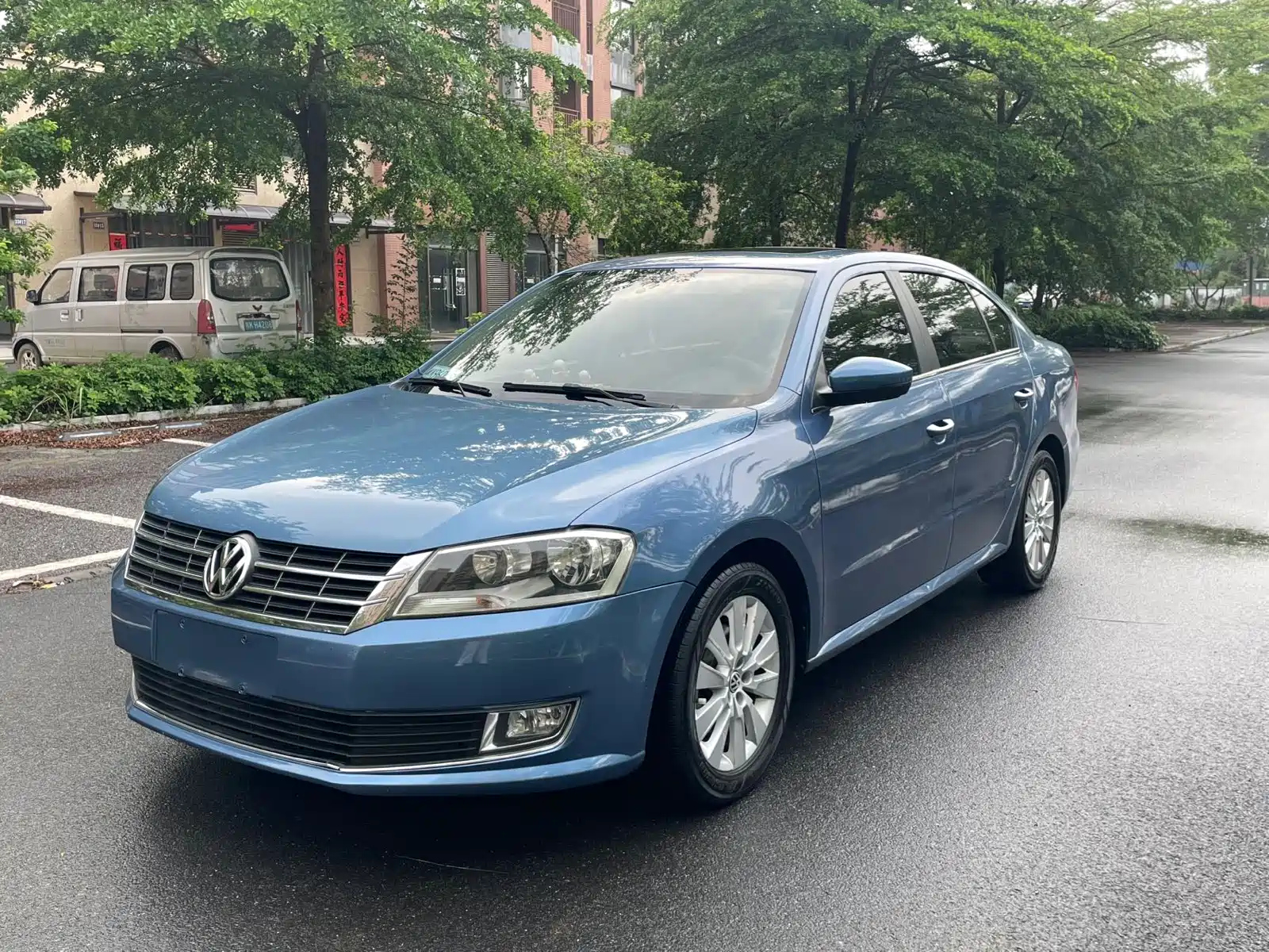 VOLKSWAGEN LAVIDA 2013