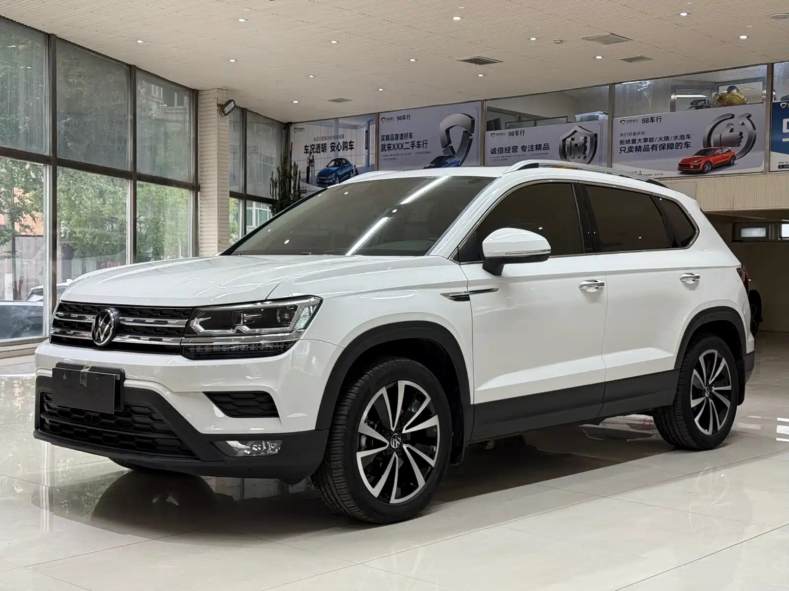 VOLKSWAGEN THARU 2021