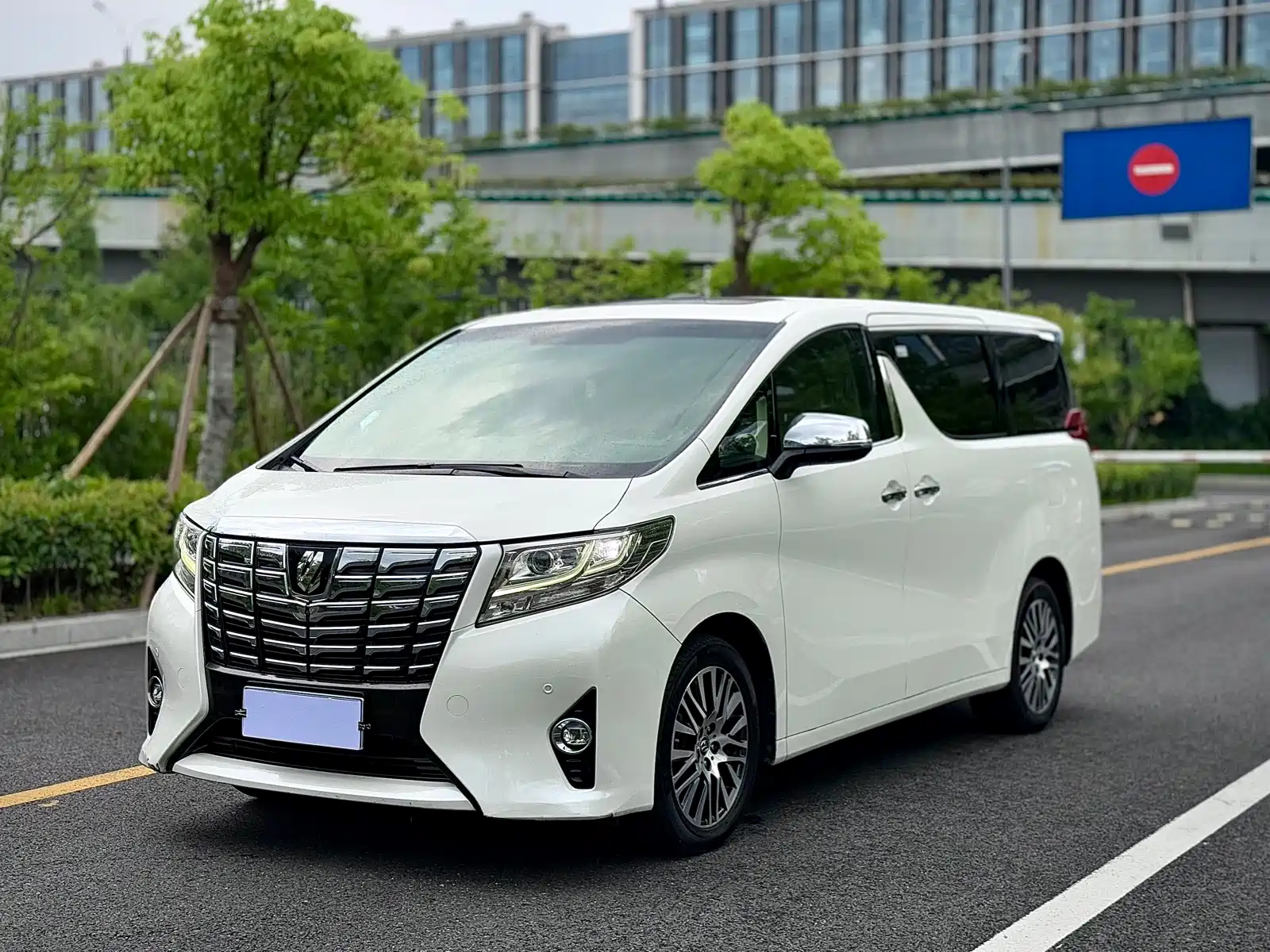 TOYOTA ALPHARD 2018