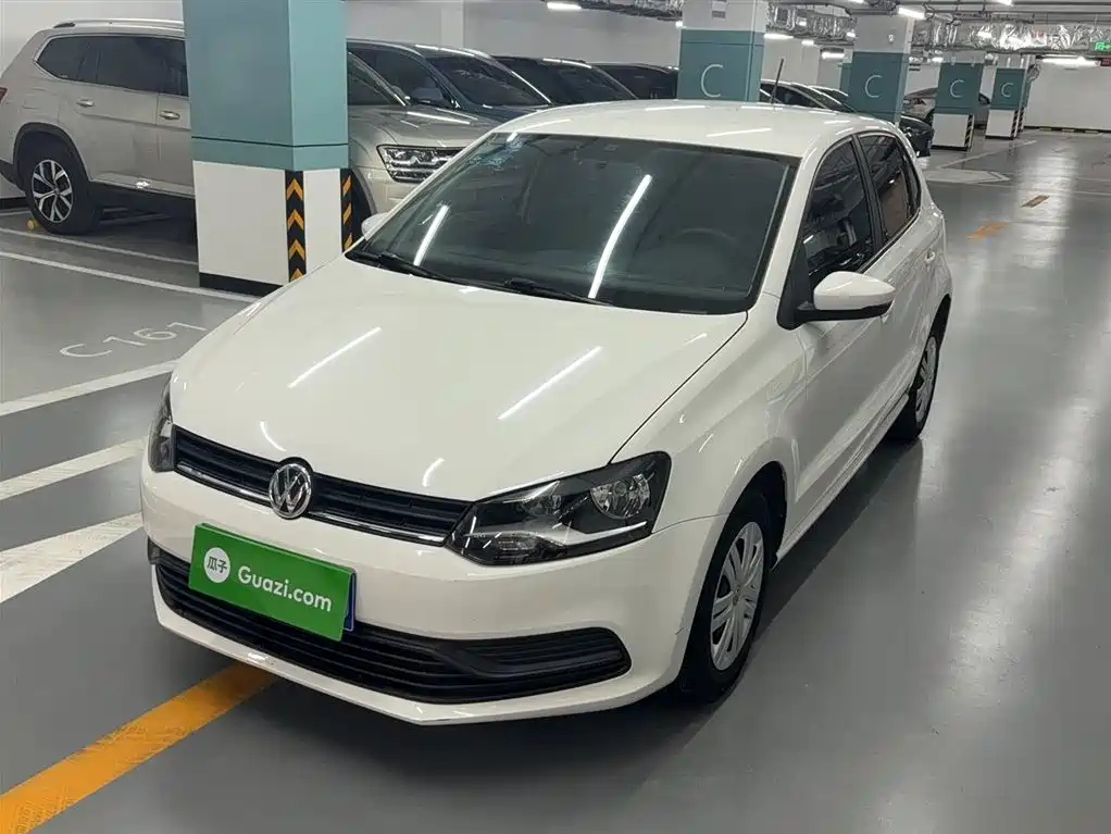 VOLKSWAGEN POLO 2016