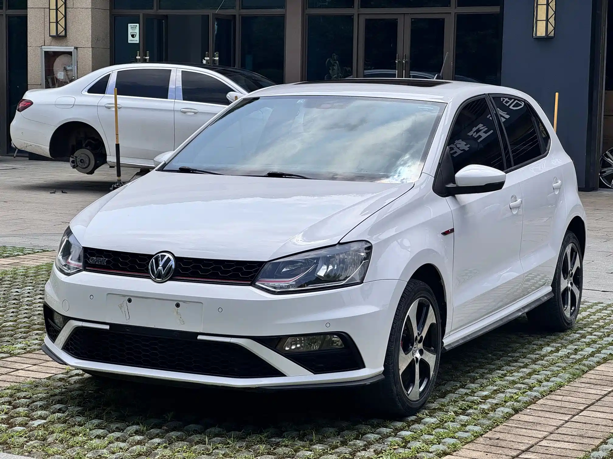 VOLKSWAGEN POLO 2015