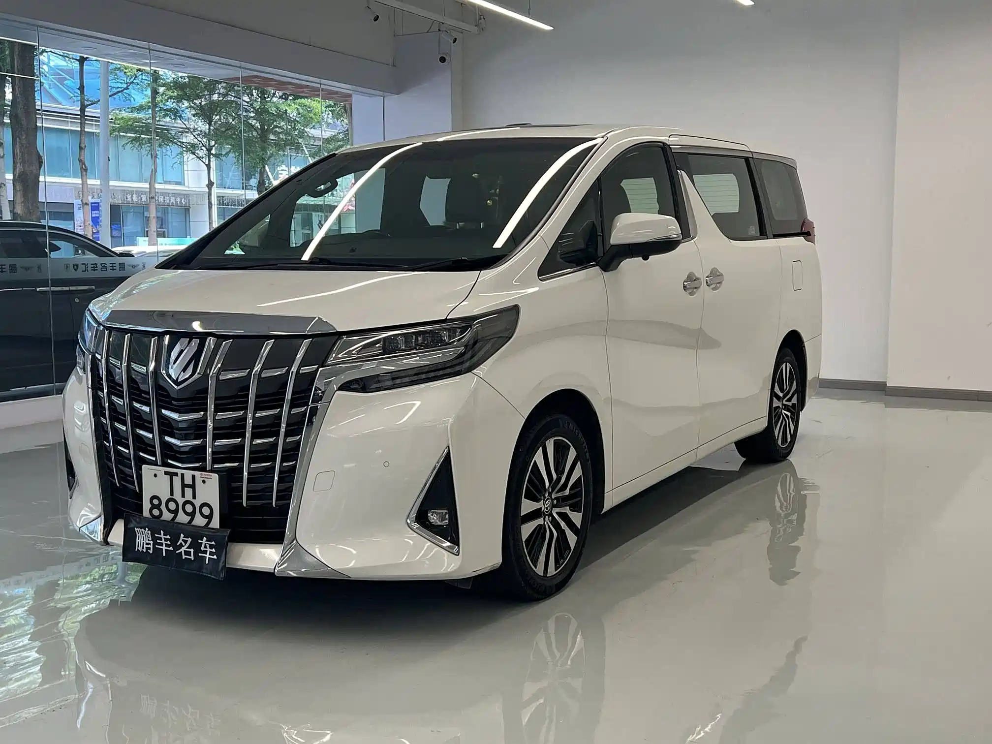 TOYOTA ALPHARD 2018