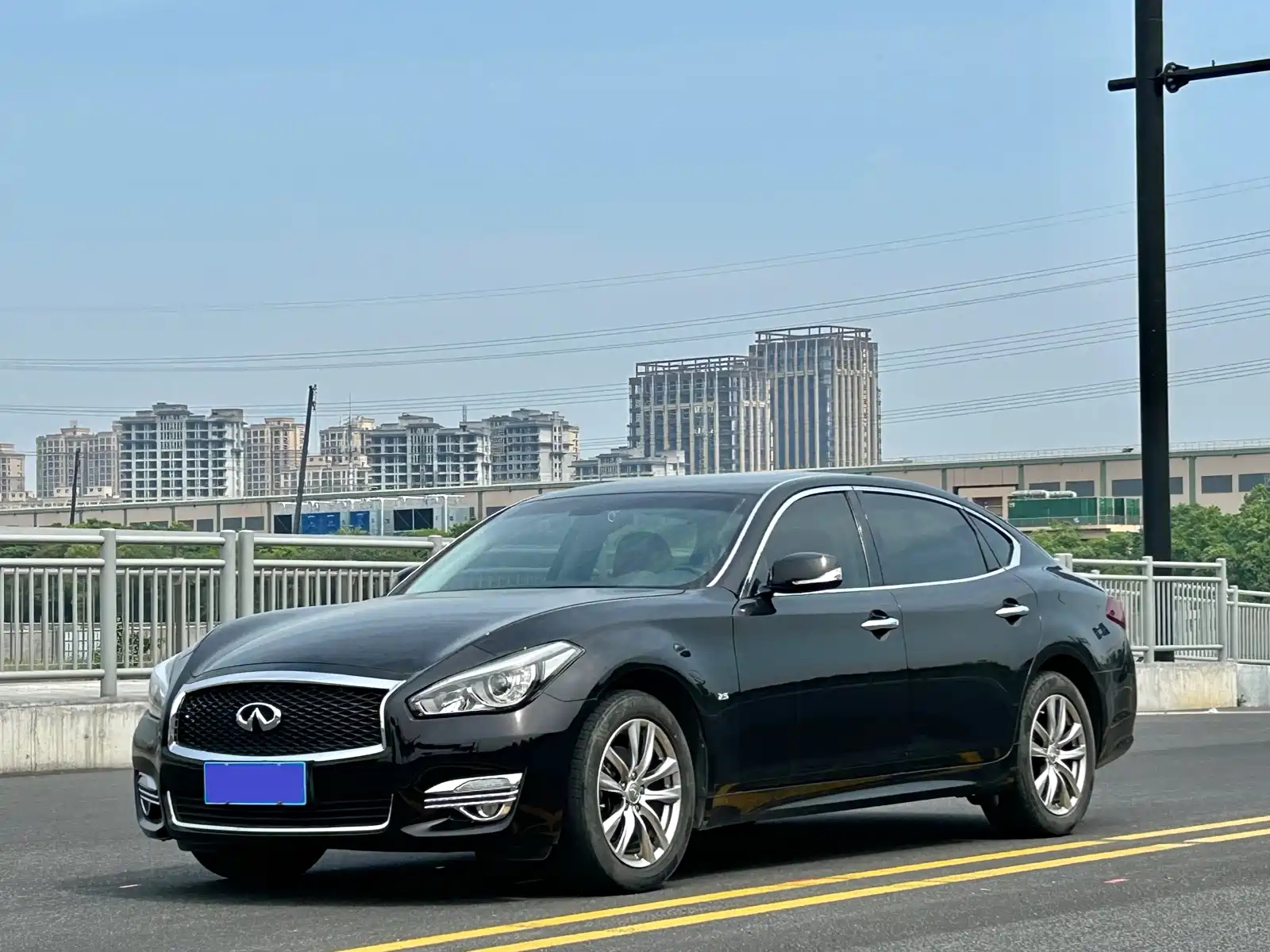 INFINITI Q70 2017
