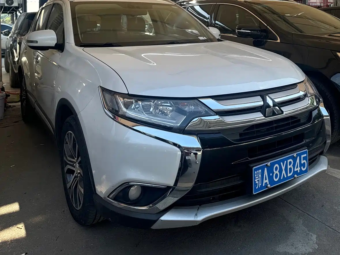 MITSUBISHI OUTLANDER 2018