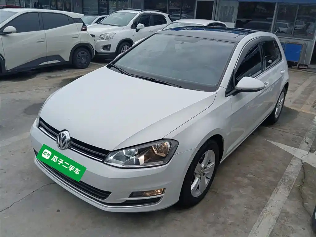 VOLKSWAGEN GOLF 2016