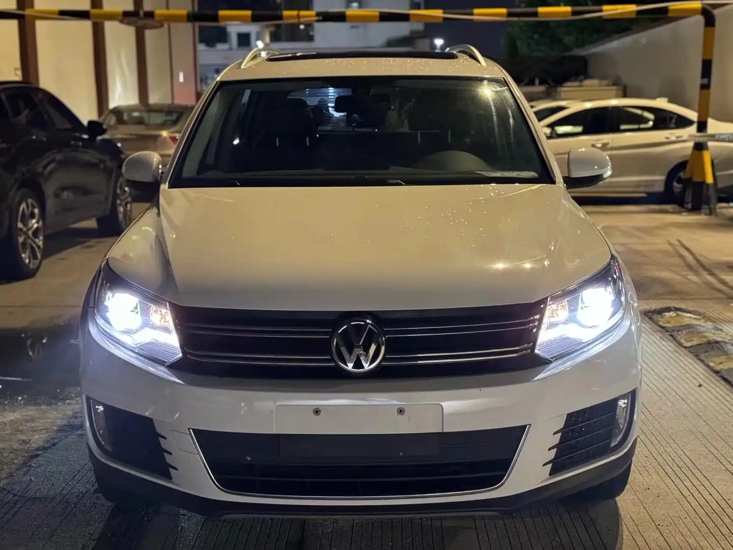 VOLKSWAGEN TIGUAN 2015