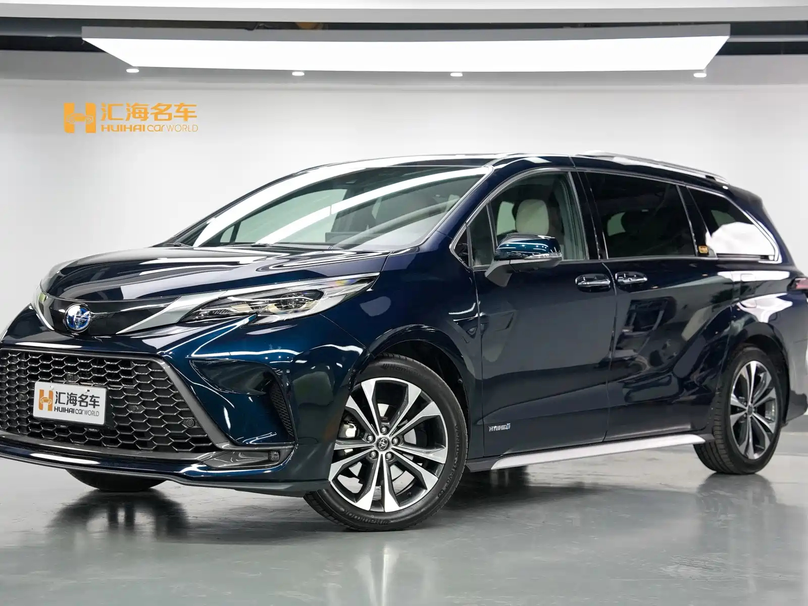 TOYOTA GRANVIA 2023