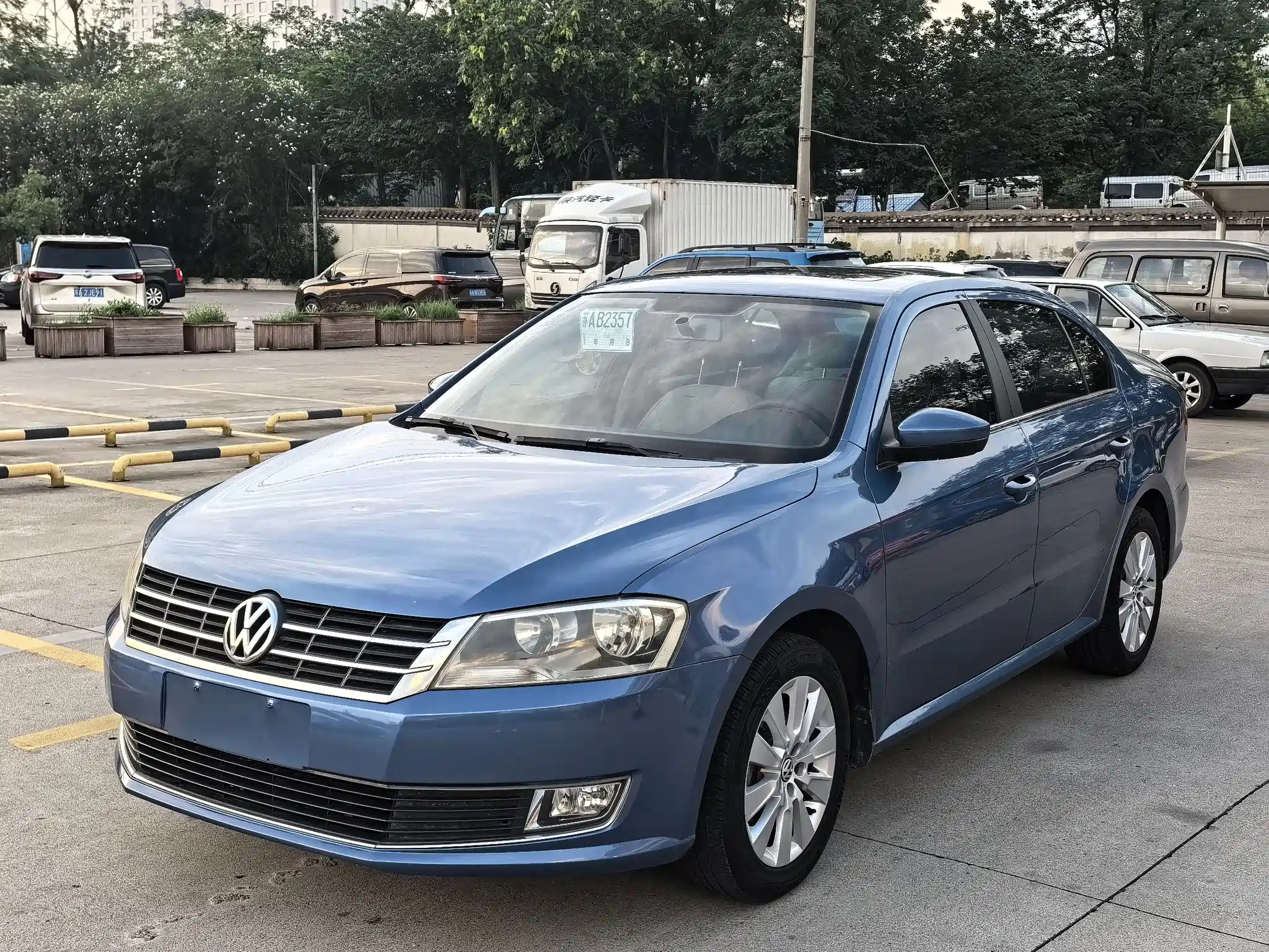 VOLKSWAGEN LAVIDA 2011