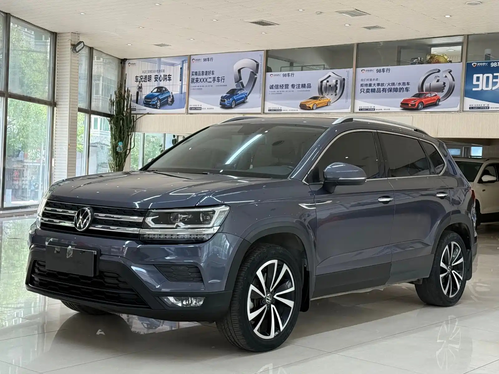 VOLKSWAGEN THARU 2021