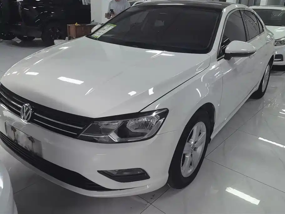VOLKSWAGEN LAMANDO 2017