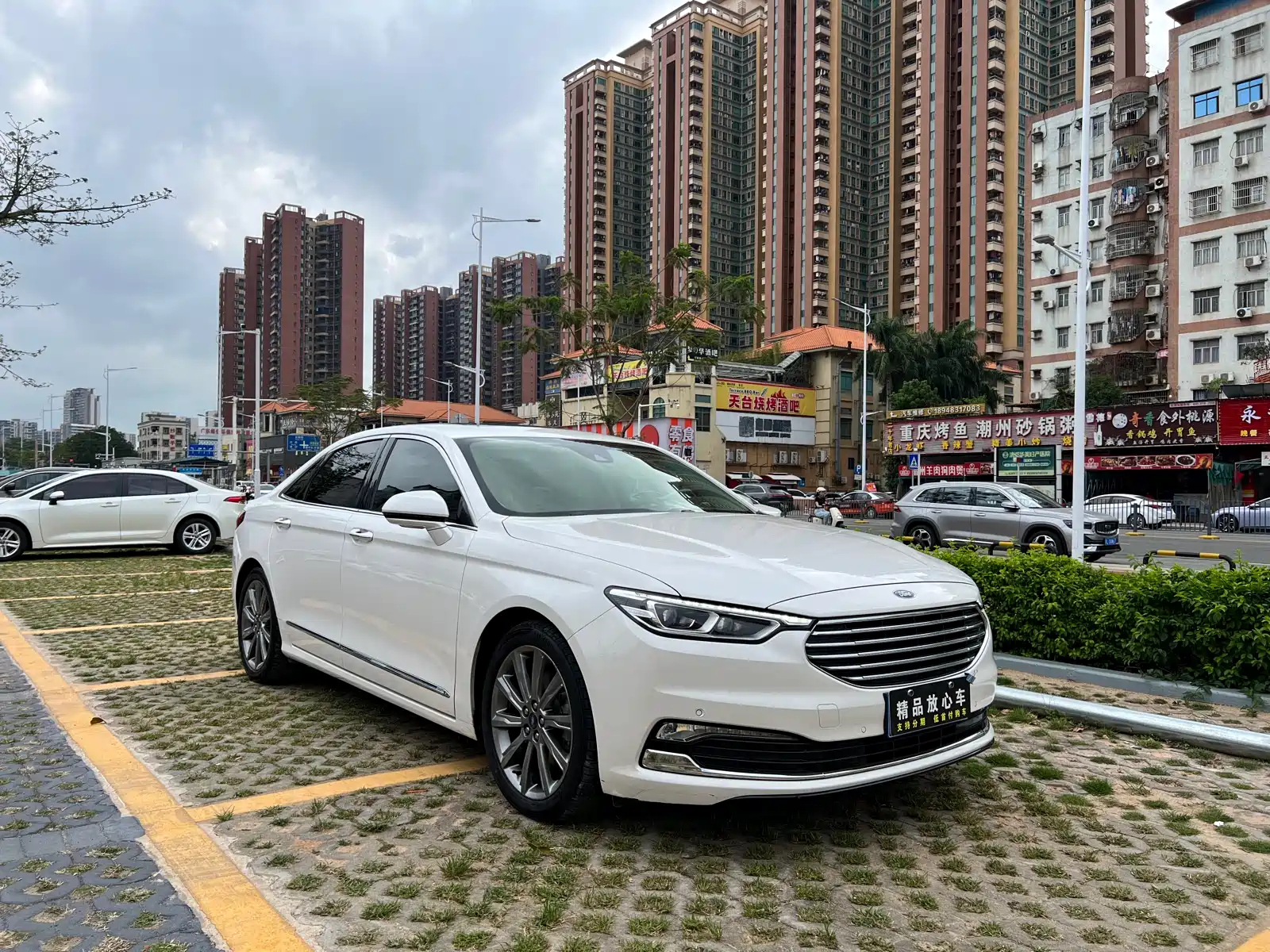 FORD TAURUS 2019