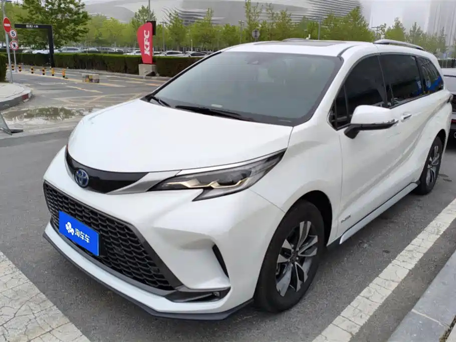 TOYOTA GRANVIA 2024