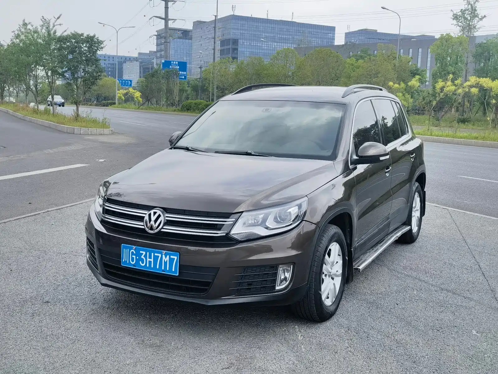 VOLKSWAGEN TIGUAN