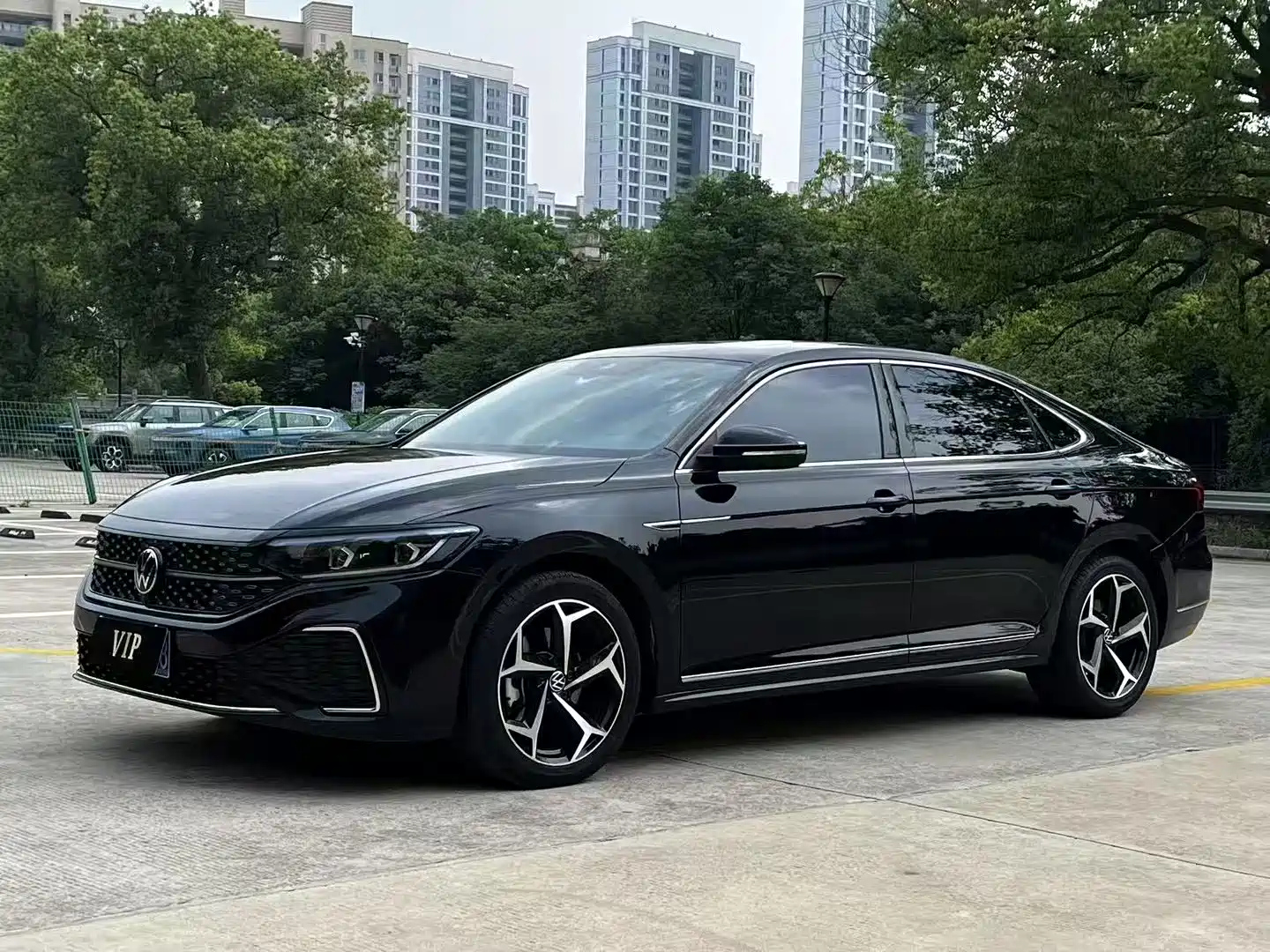 VOLKSWAGEN PASSAT 2023