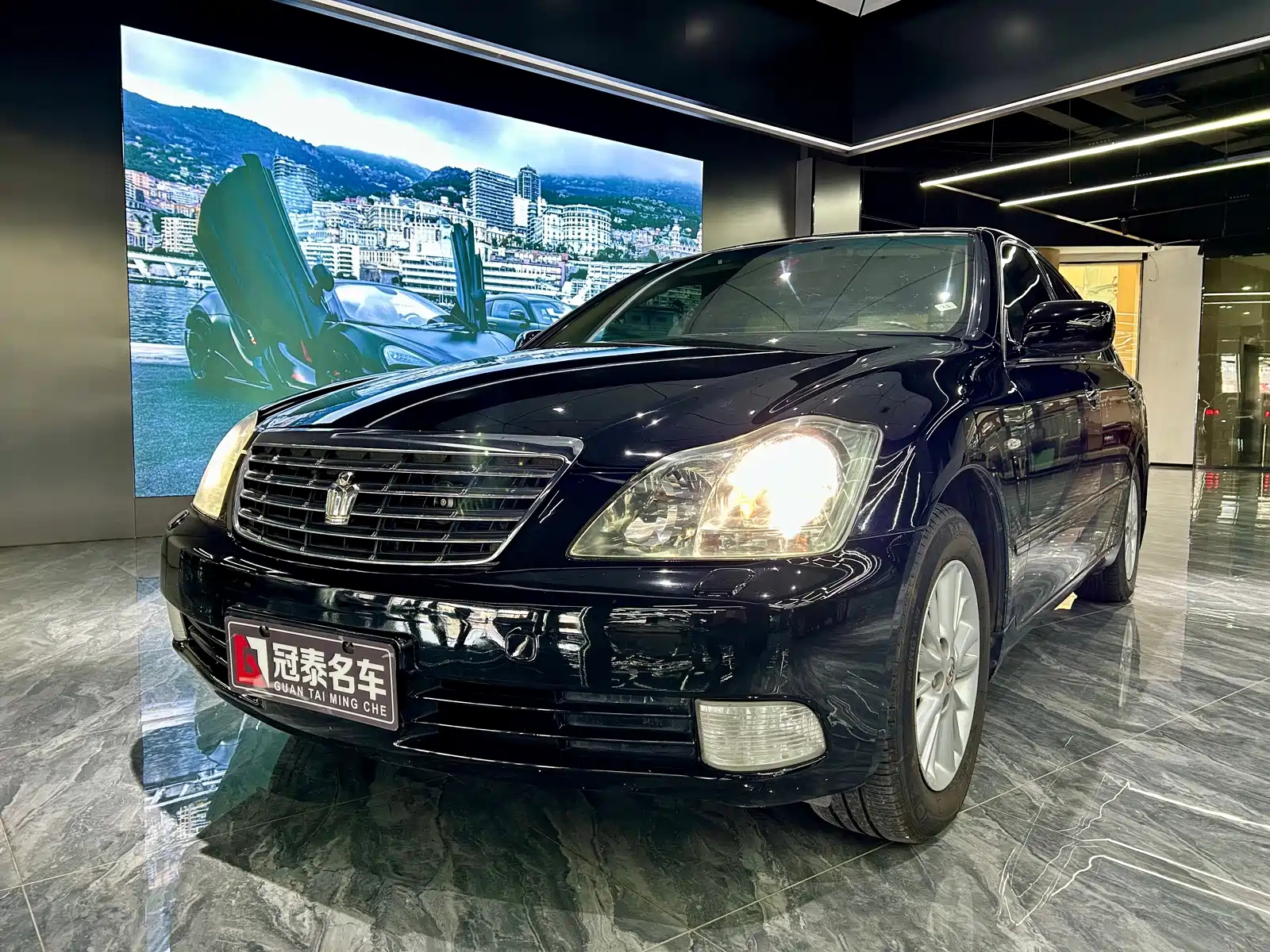 TOYOTA CROWN
