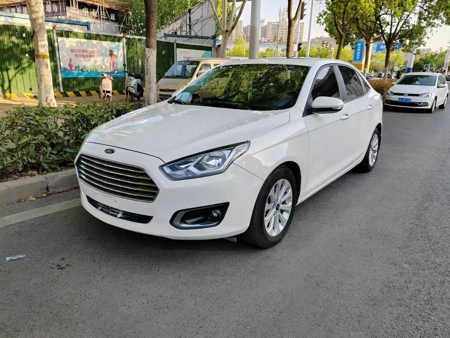 FORD ESCORT 2017