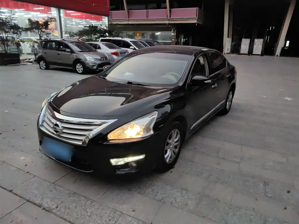 NISSAN TEANA 2013