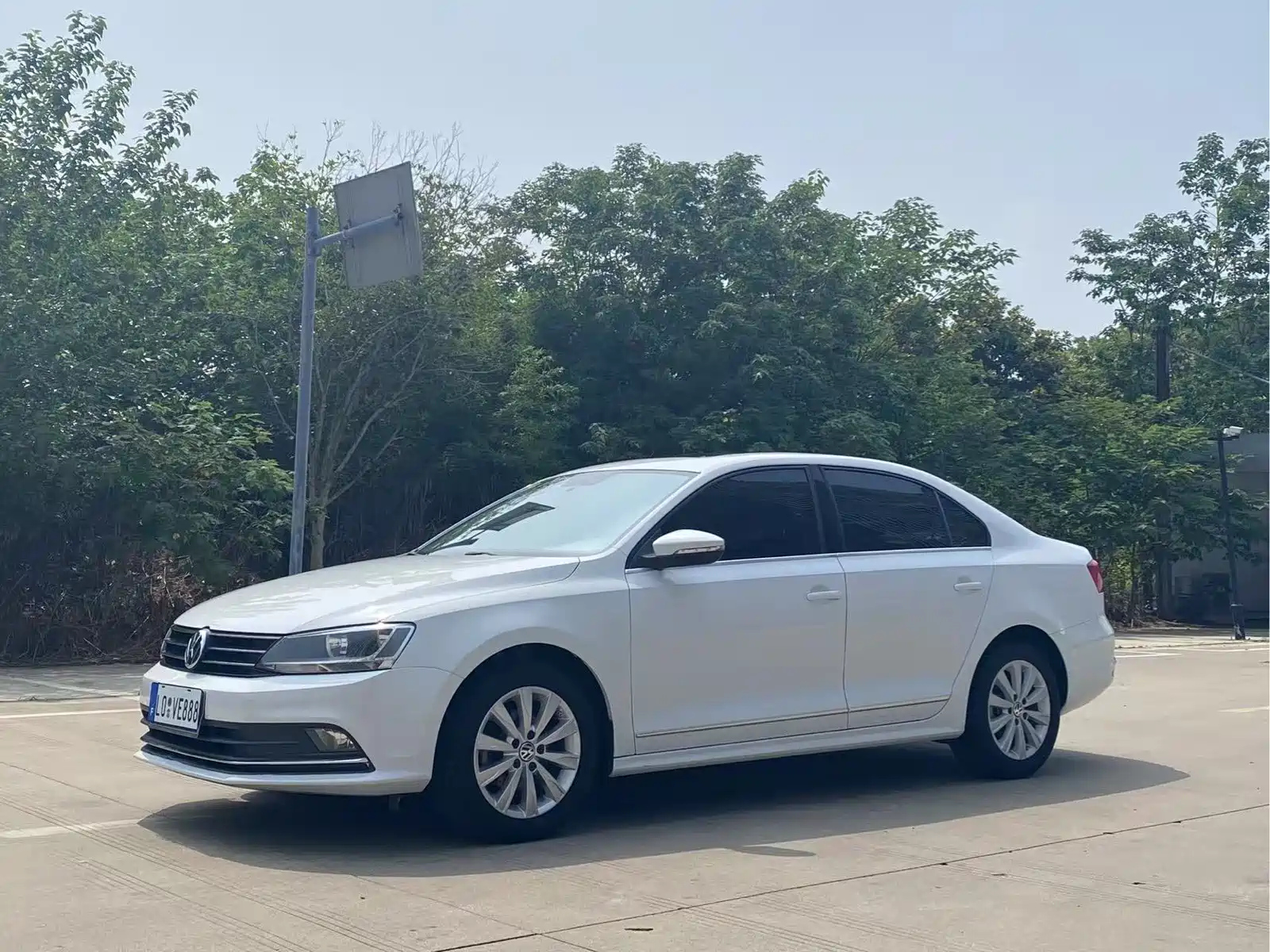 VOLKSWAGEN SAGITAR 2015