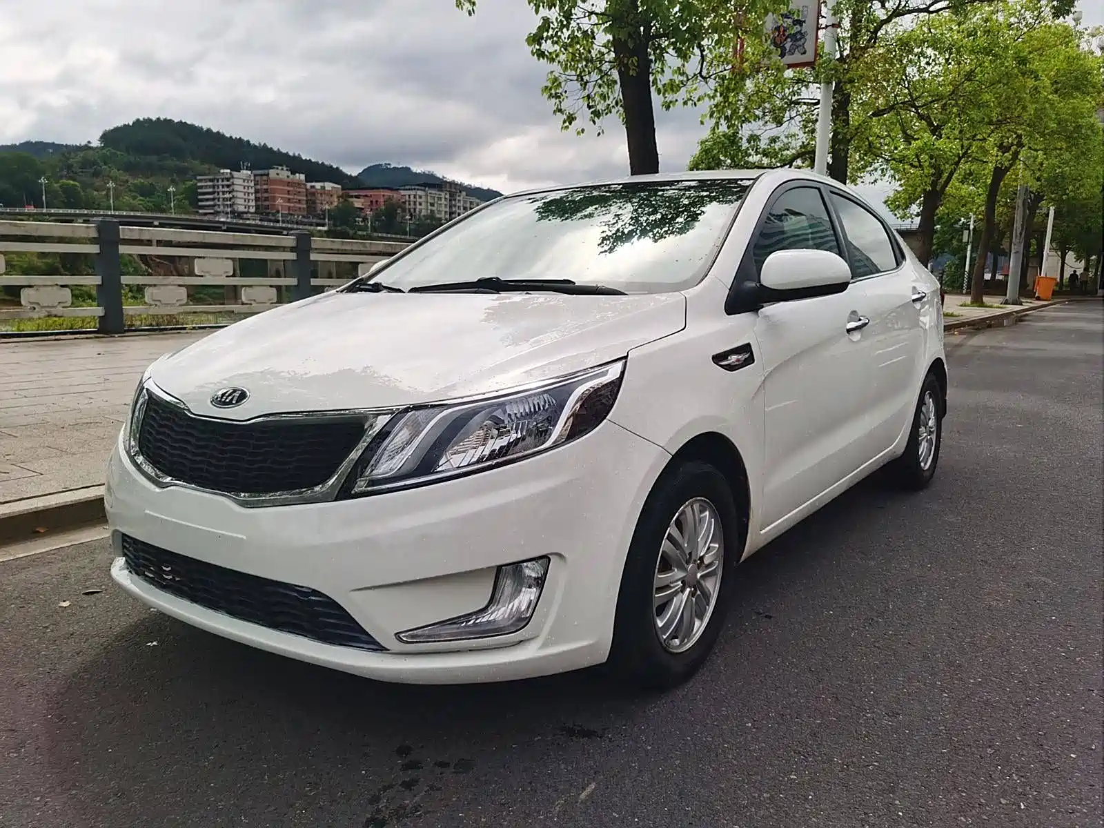 KIA K2 2012