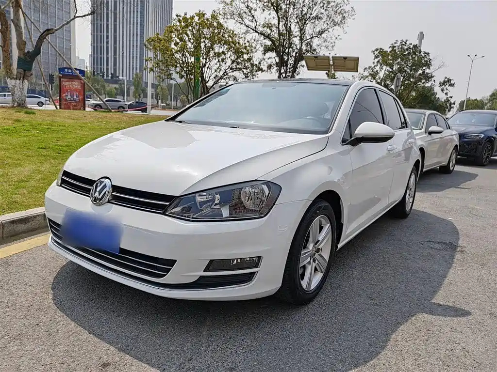 VOLKSWAGEN GOLF 2016