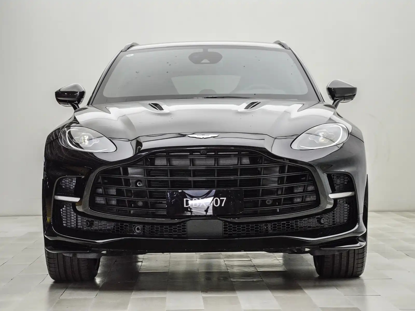ASTON MARTIN DBX 2023