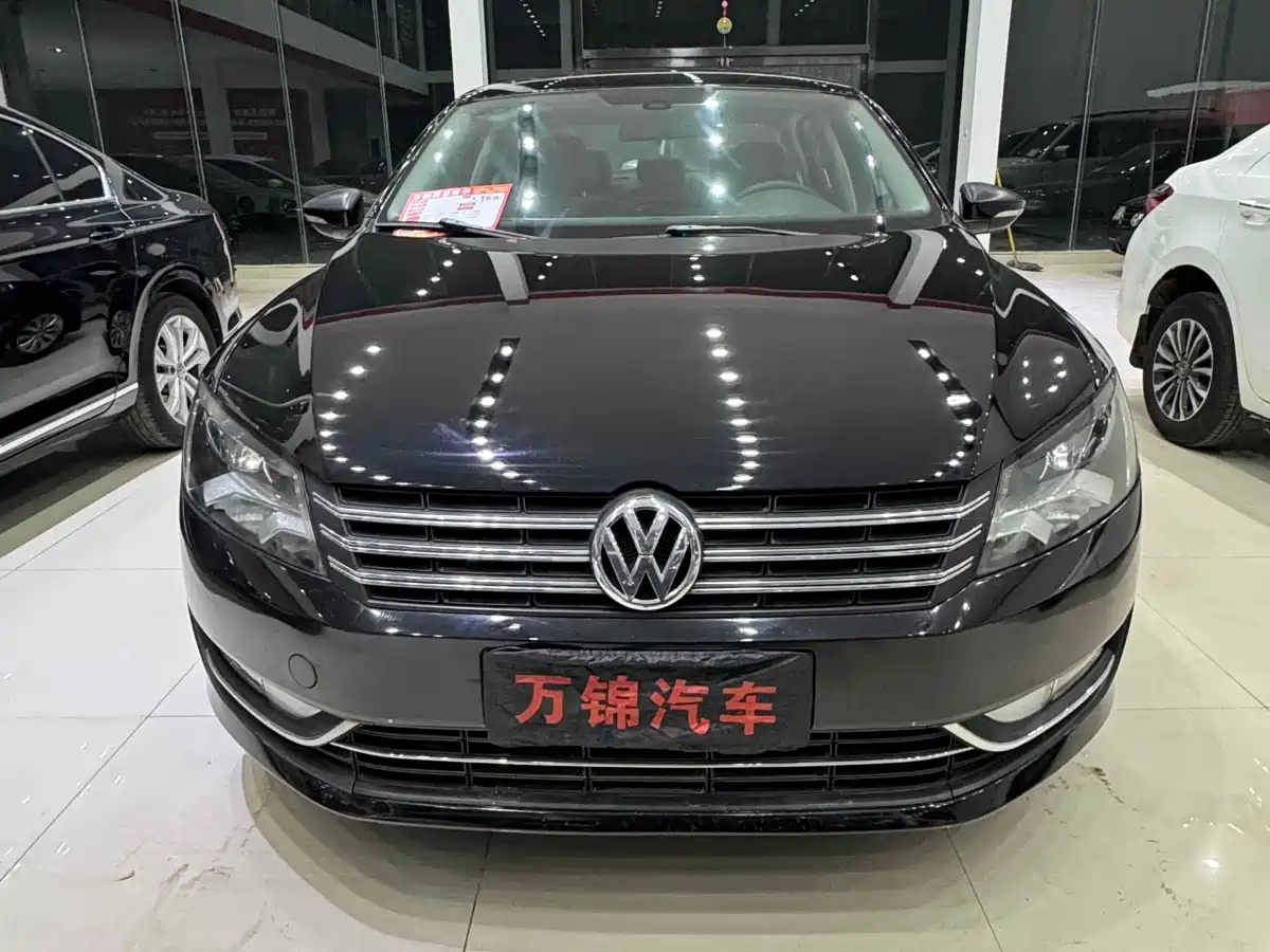 VOLKSWAGEN PASSAT 2013