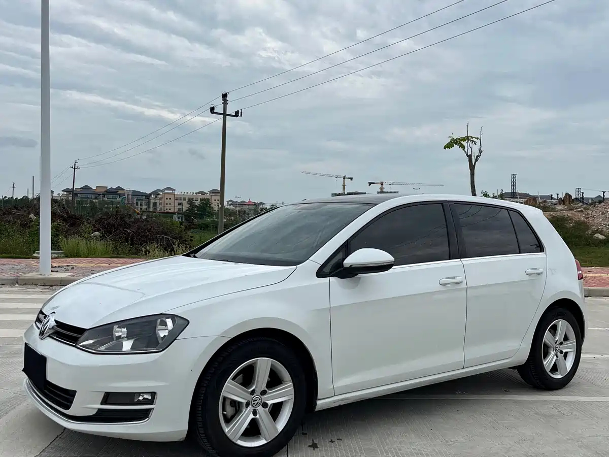 VOLKSWAGEN GOLF 2015