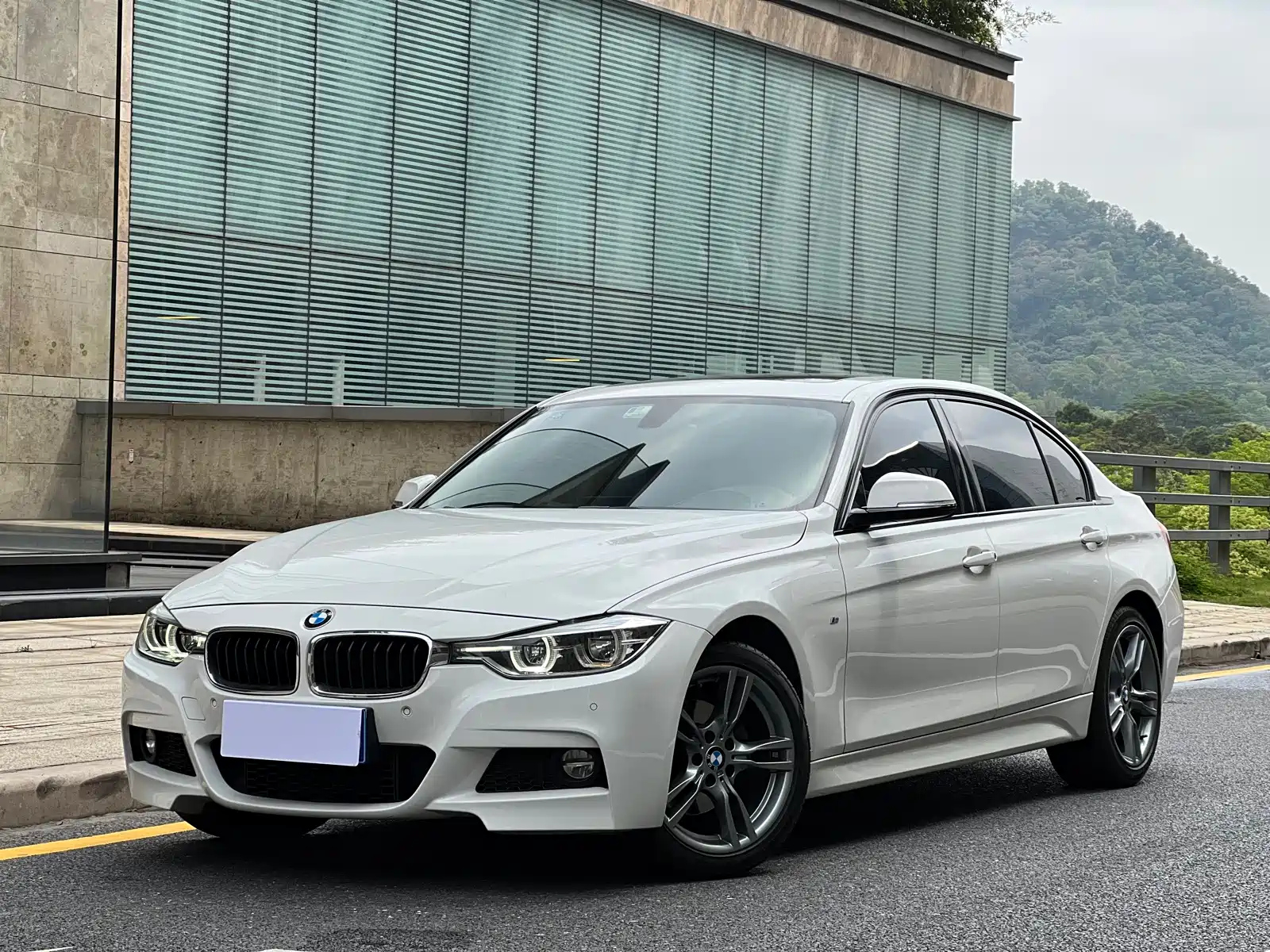 BMW 3-SERIES