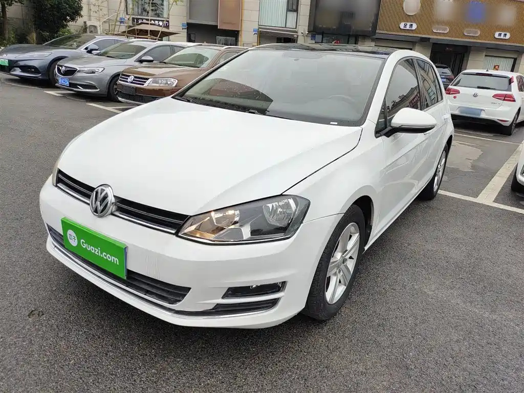 VOLKSWAGEN GOLF