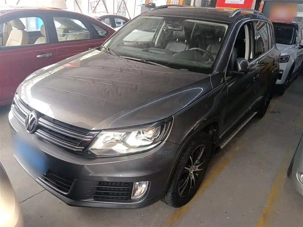 VOLKSWAGEN TIGUAN 2015