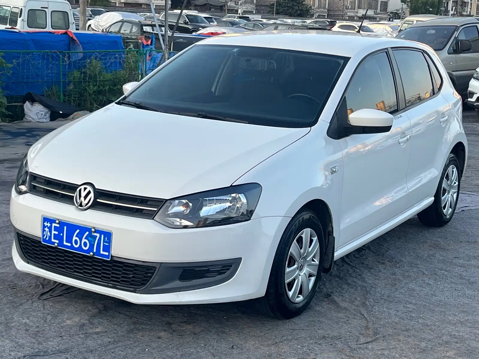 VOLKSWAGEN POLO 2011