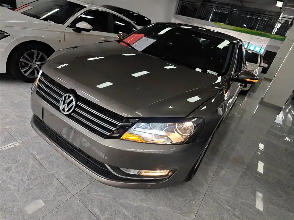 VOLKSWAGEN PASSAT 2015