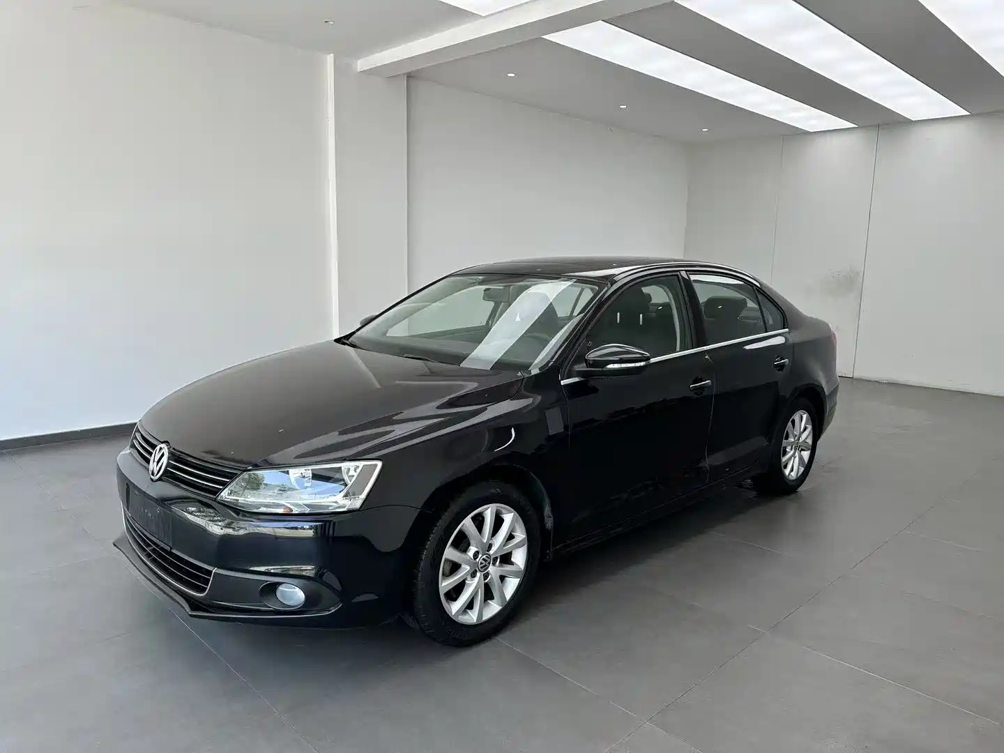 VOLKSWAGEN SAGITAR 2012