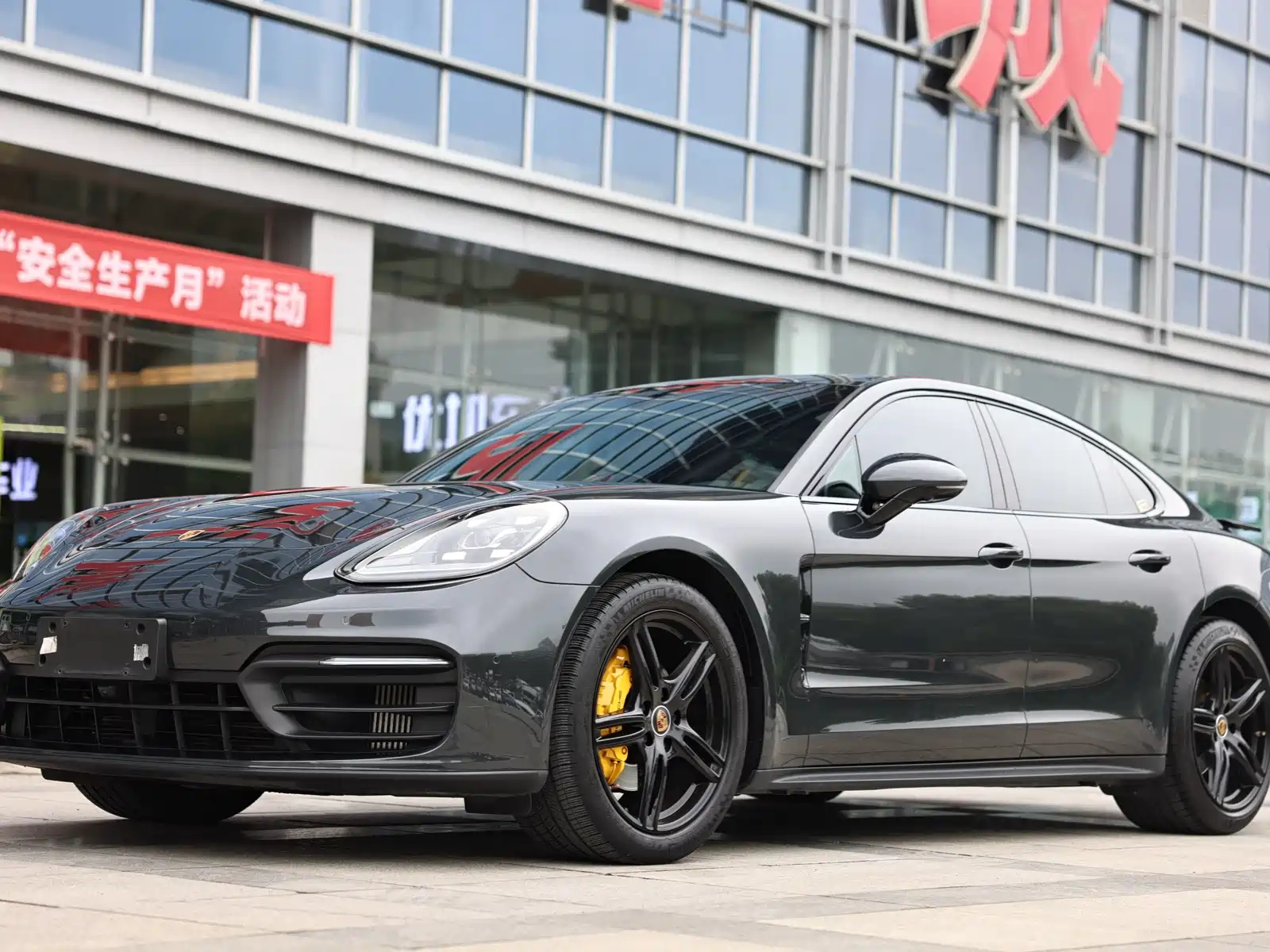 PORSCHE PANAMERA