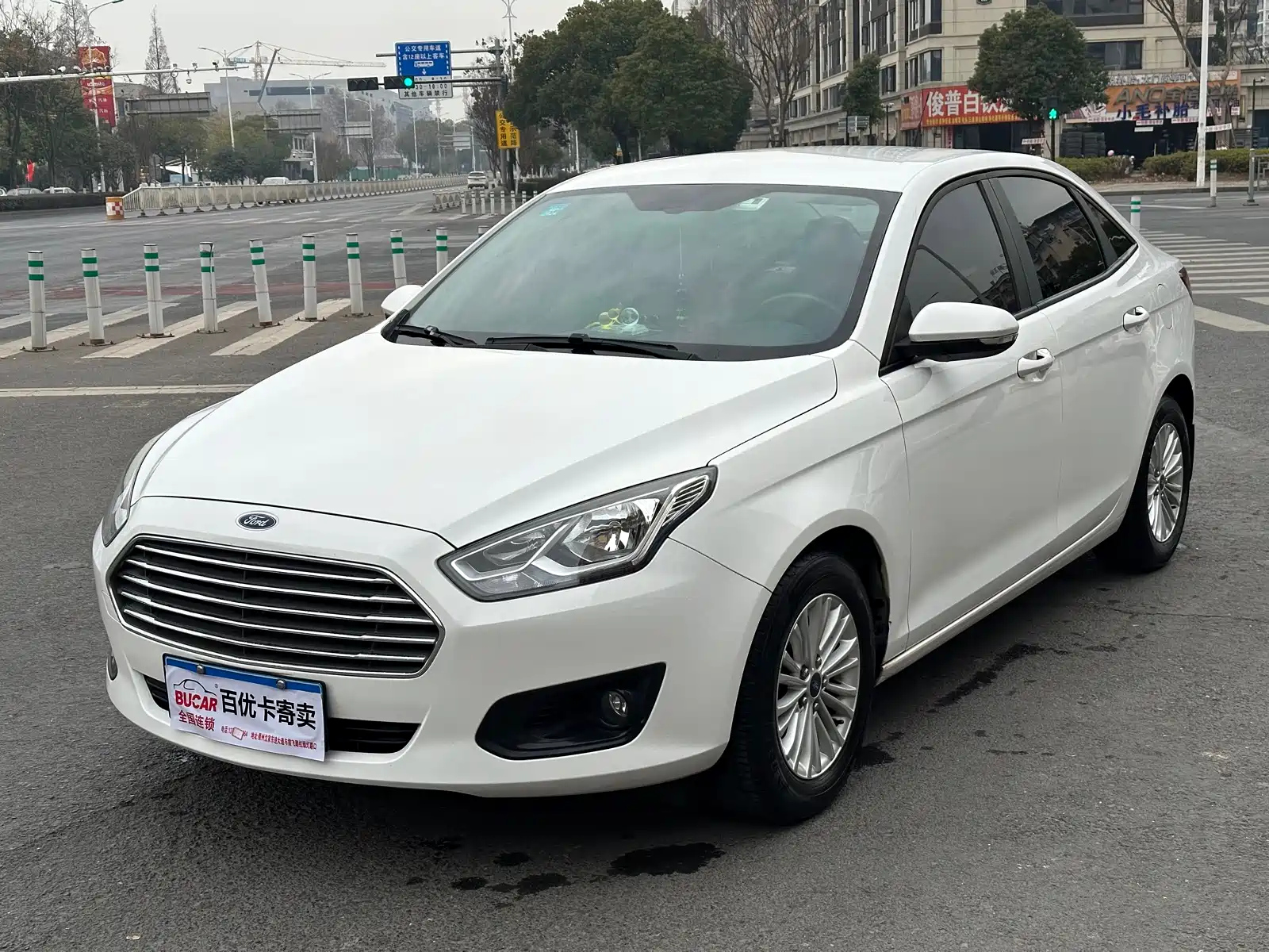 FORD ESCORT 2015