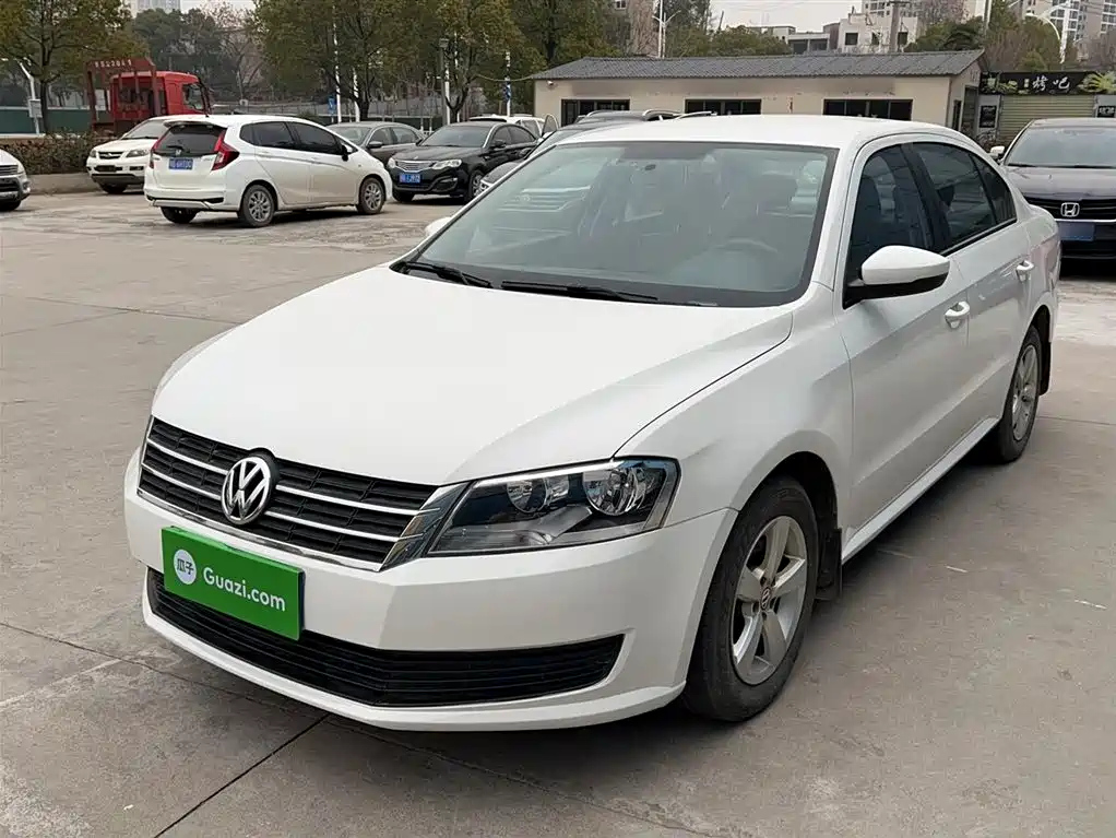 VOLKSWAGEN LAVIDA 2013