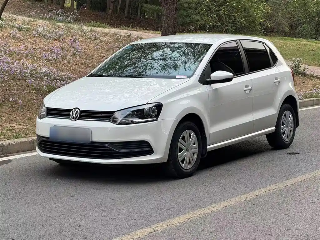 VOLKSWAGEN POLO 2016
