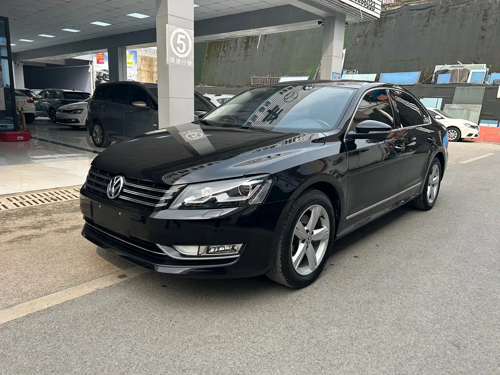 VOLKSWAGEN PASSAT 2014