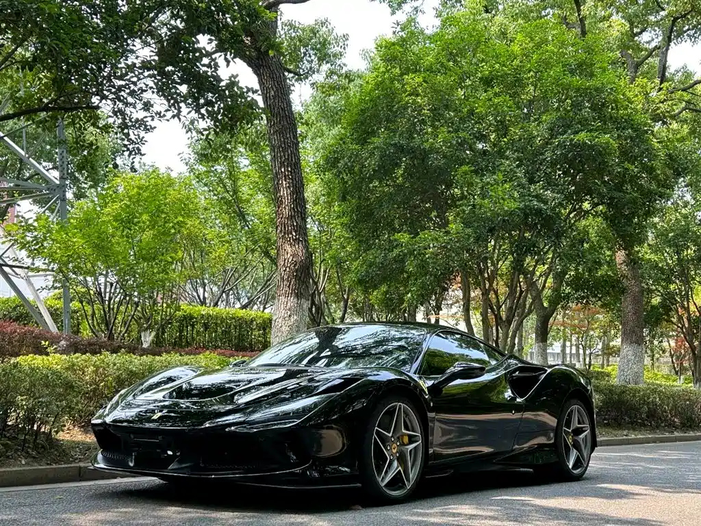 FERRARI F8 2019