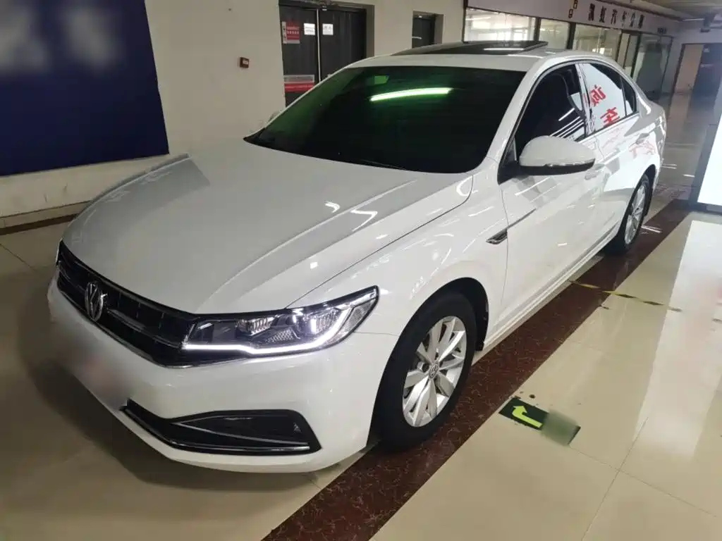 VOLKSWAGEN BORA