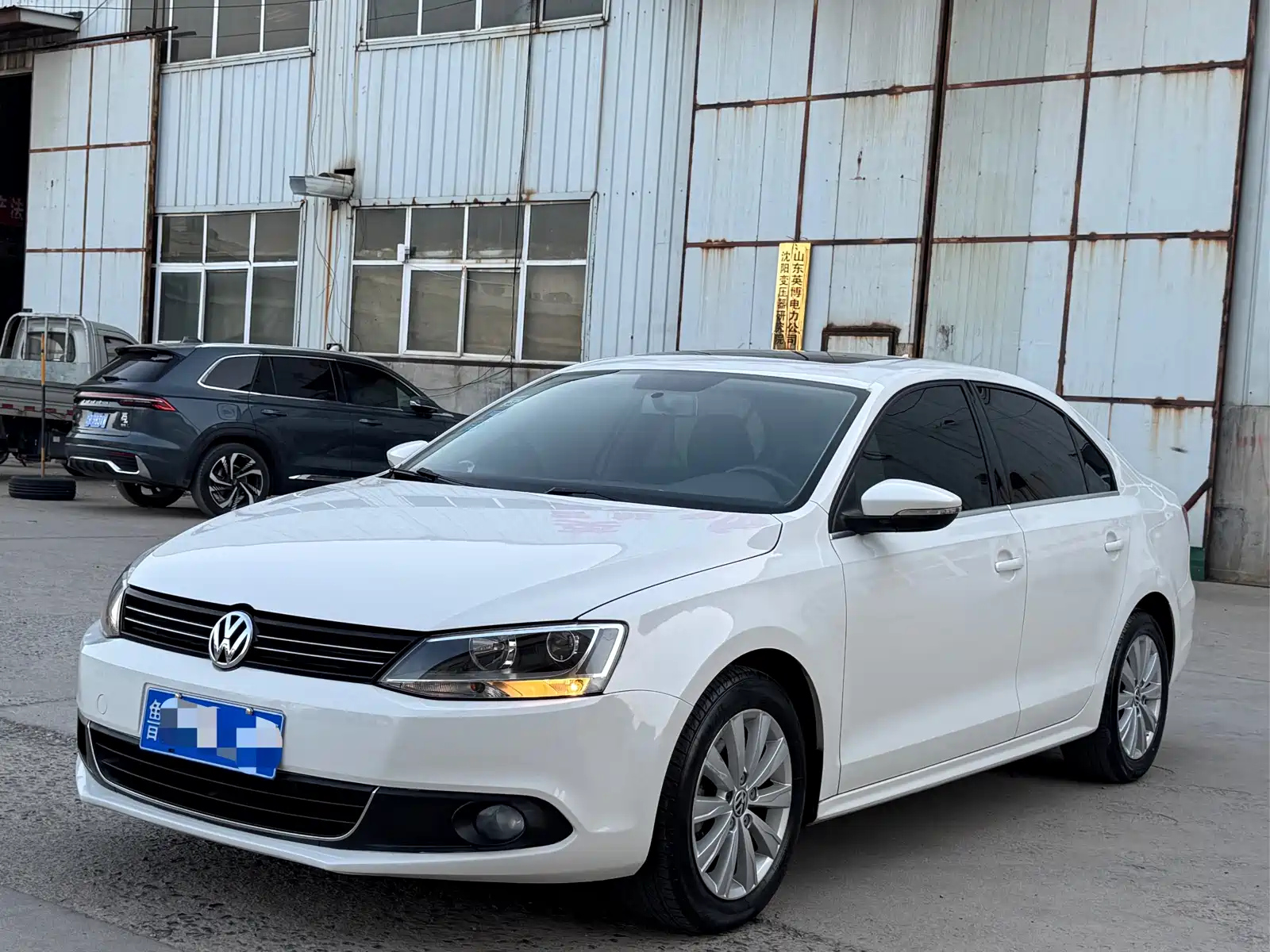 VOLKSWAGEN SAGITAR 2014