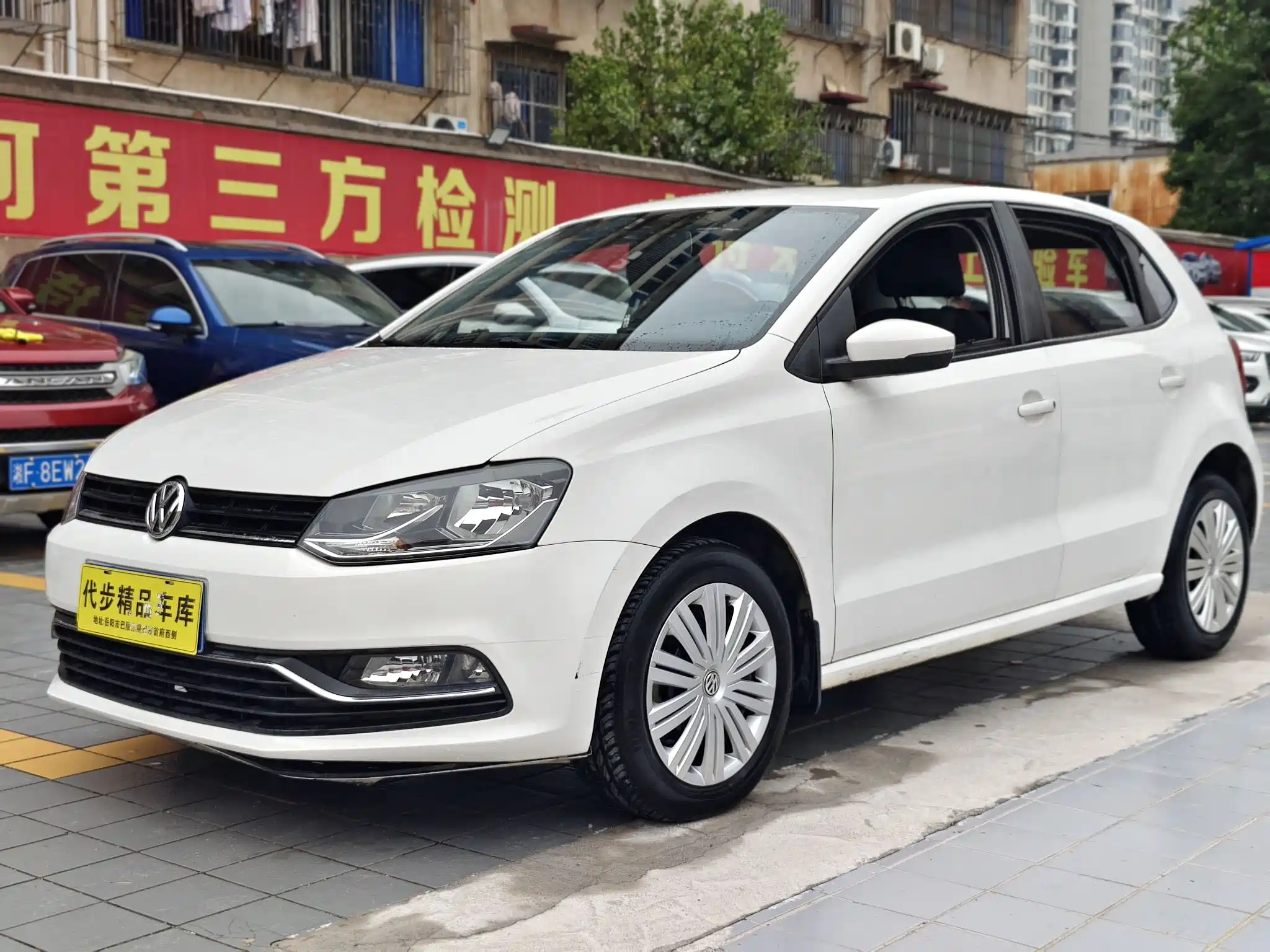 VOLKSWAGEN POLO 2016