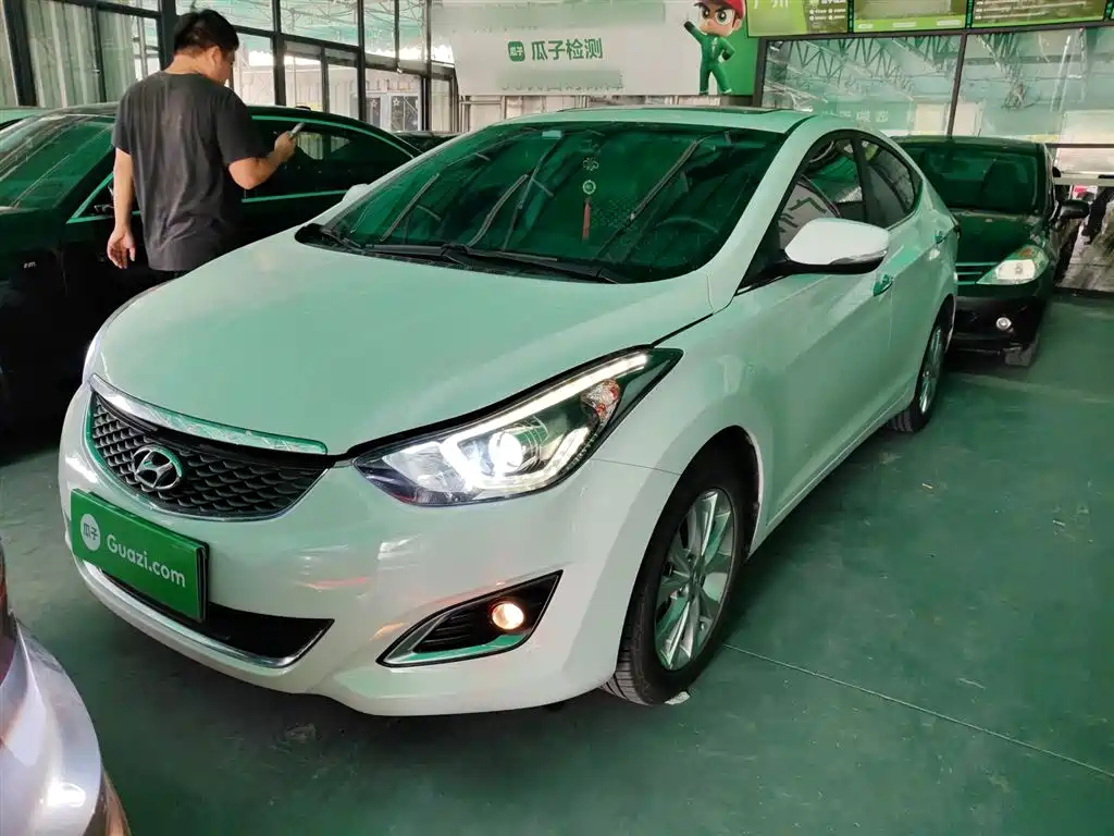 HYUNDAI ELANTRA 2016