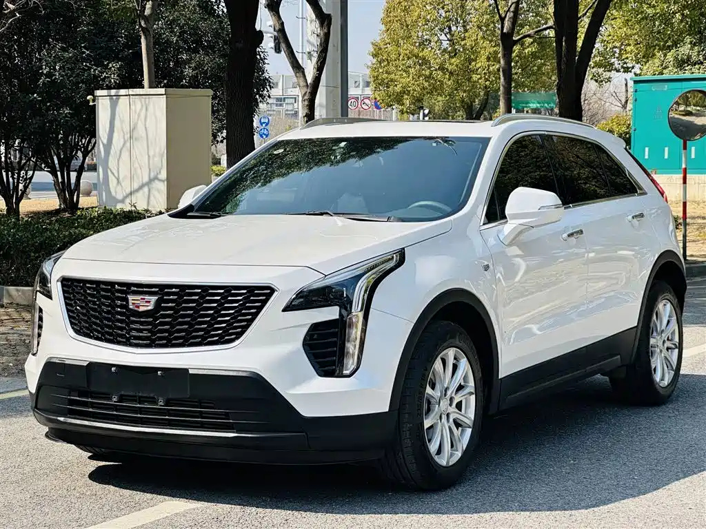 CADILLAC XT4