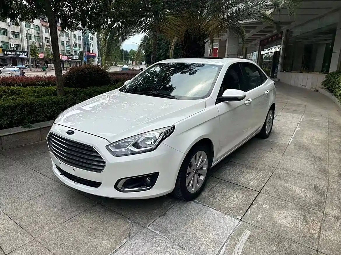 FORD ESCORT 2015